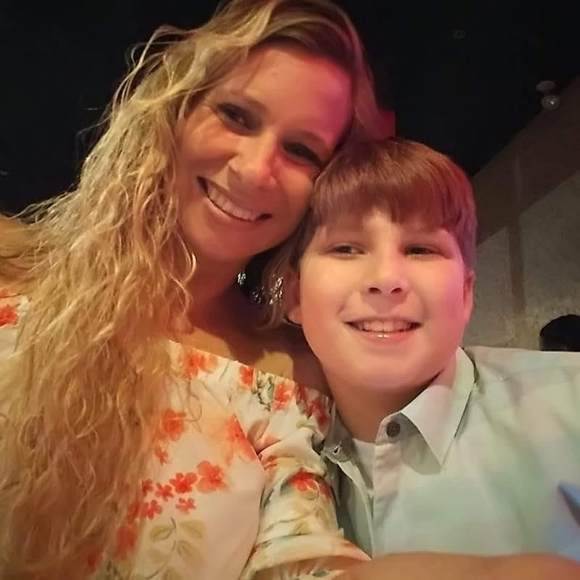 Meet your Posher, Courtney - Picture 1 of 5